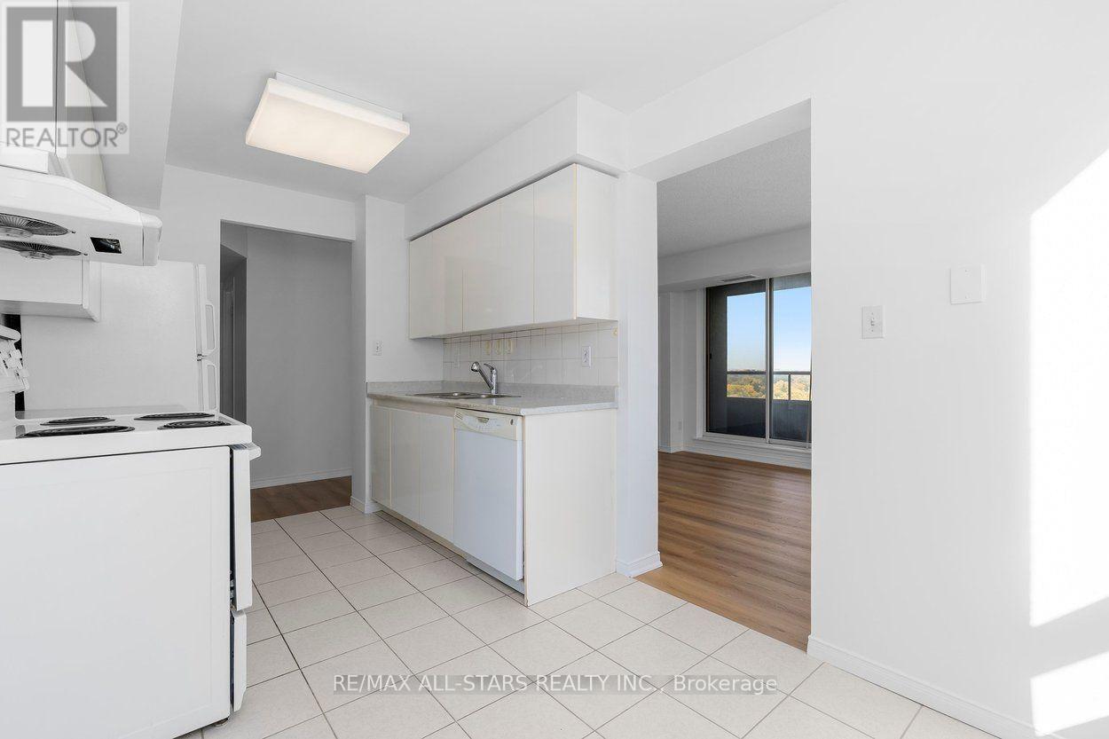 1505 - 18 Hillcrest Avenue Property Photo 17