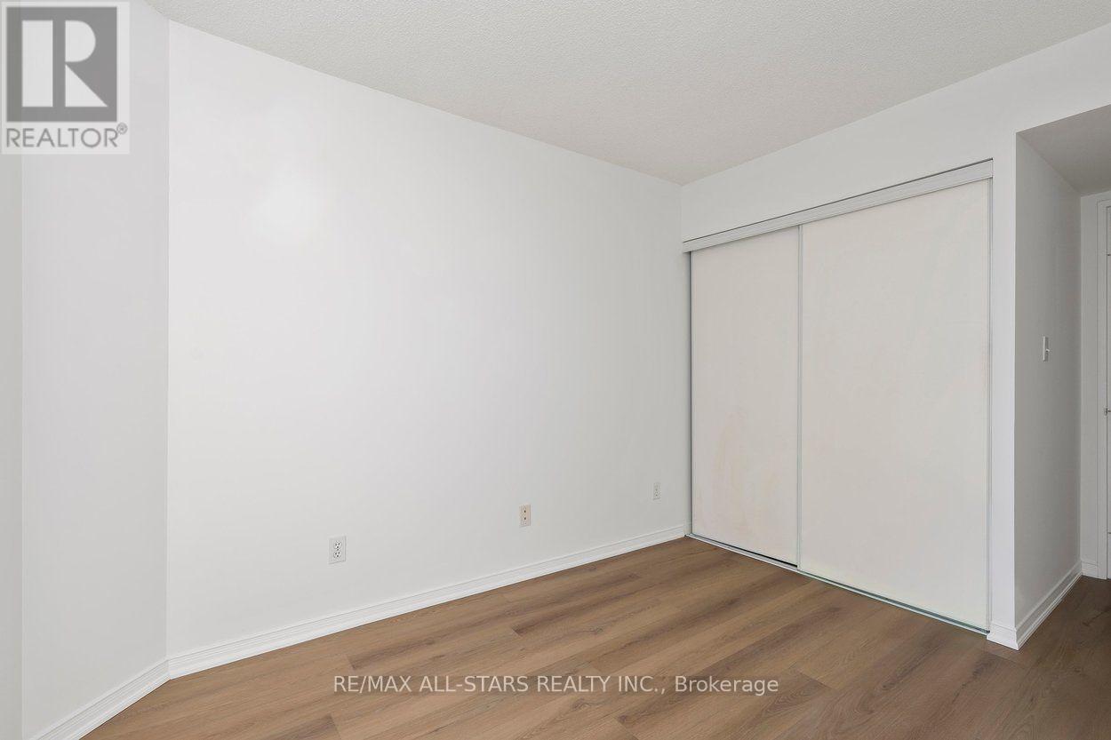1505 - 18 Hillcrest Avenue Property Photo 25