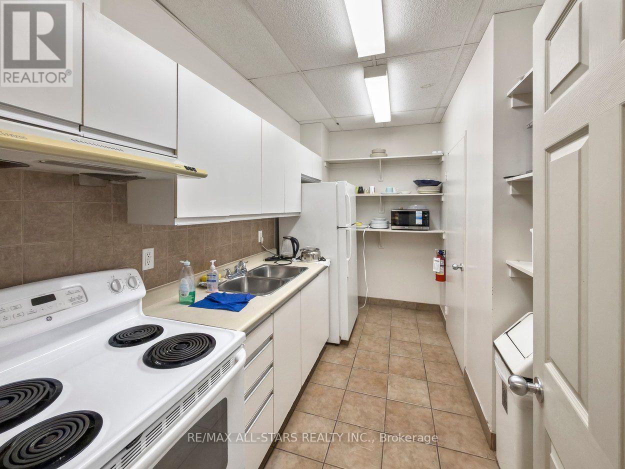 1505 - 18 Hillcrest Avenue Property Photo 37