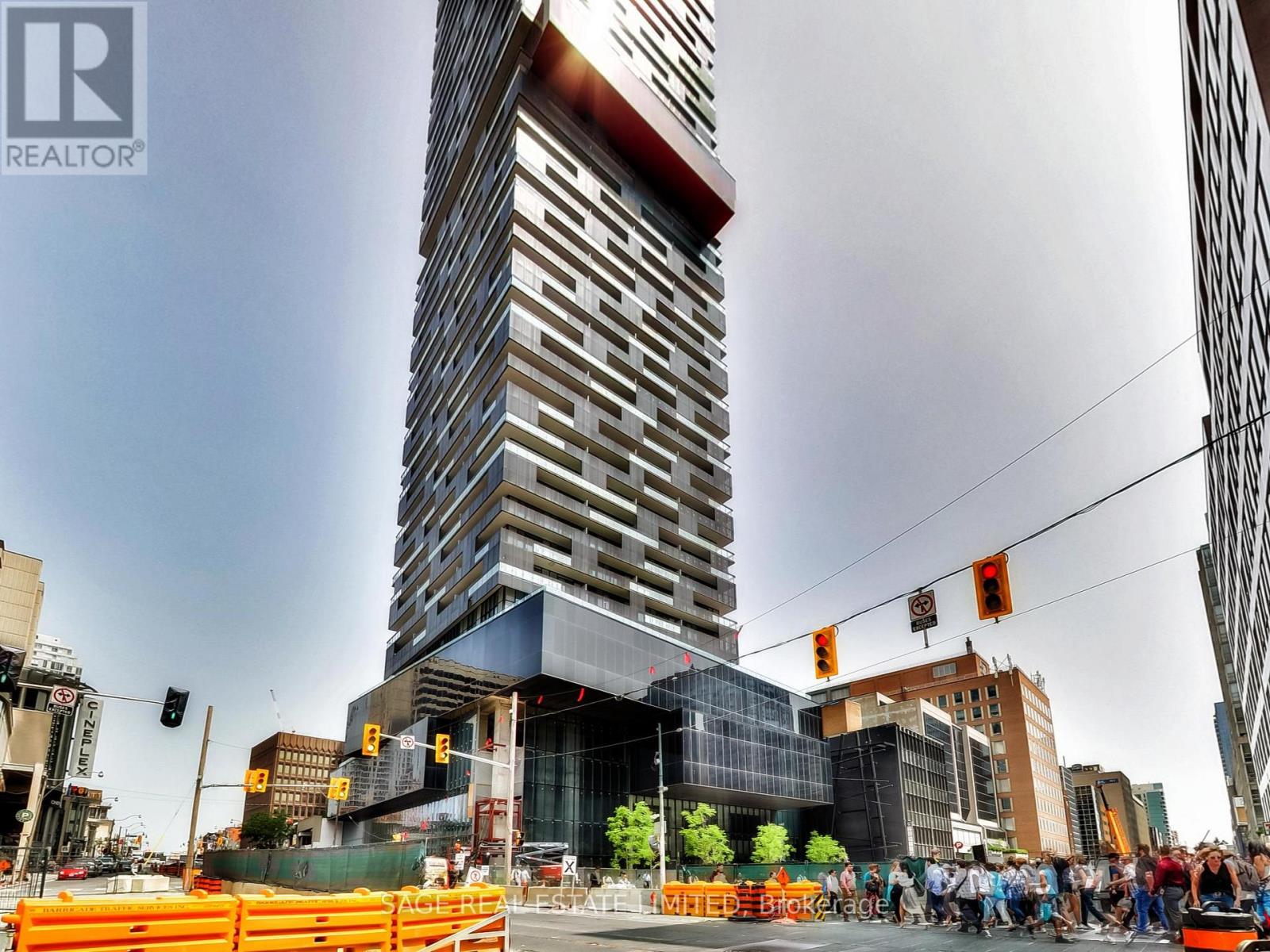5012 - 8 EGLINTON AVENUE E Property Photo 1