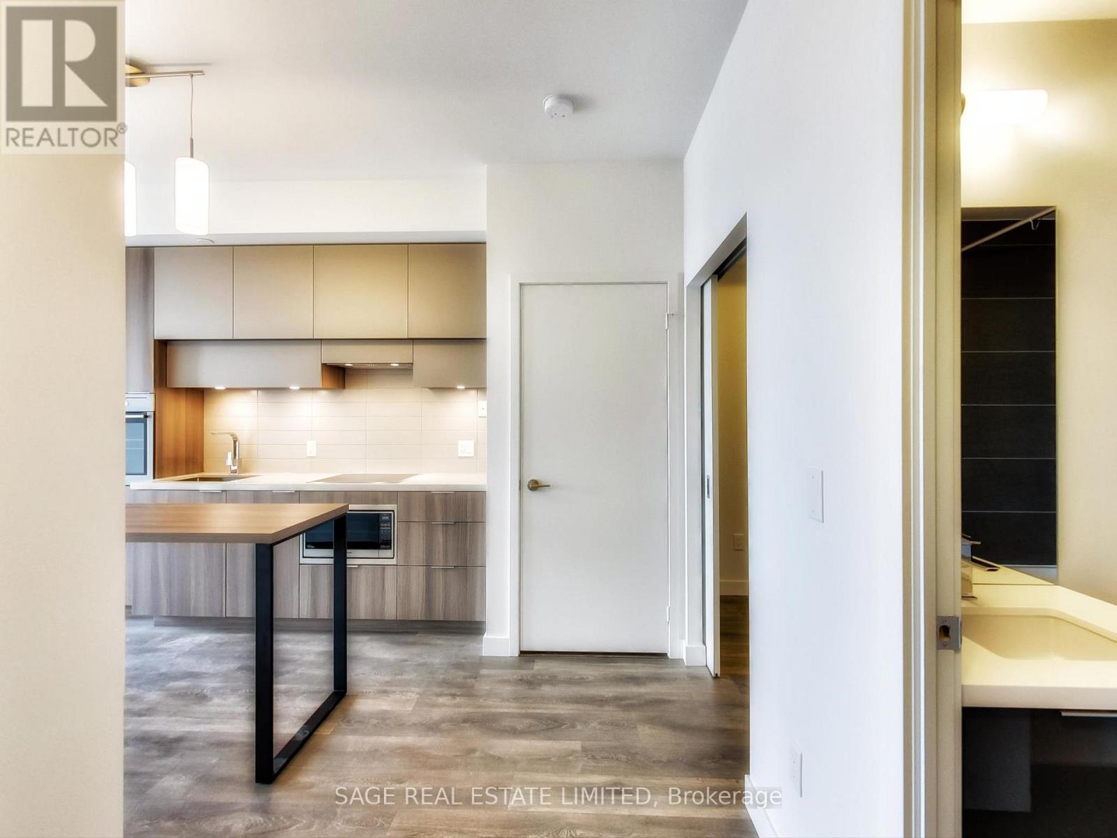 5012 - 8 Eglinton Avenue E Property Photo 2