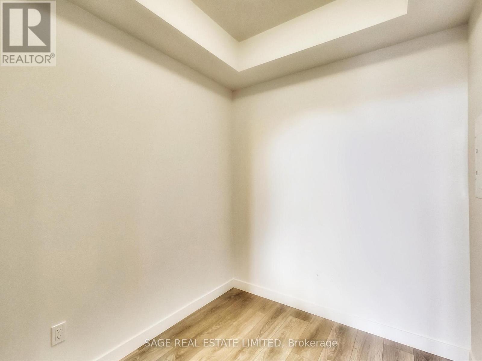 5012 - 8 Eglinton Avenue E Property Photo 4