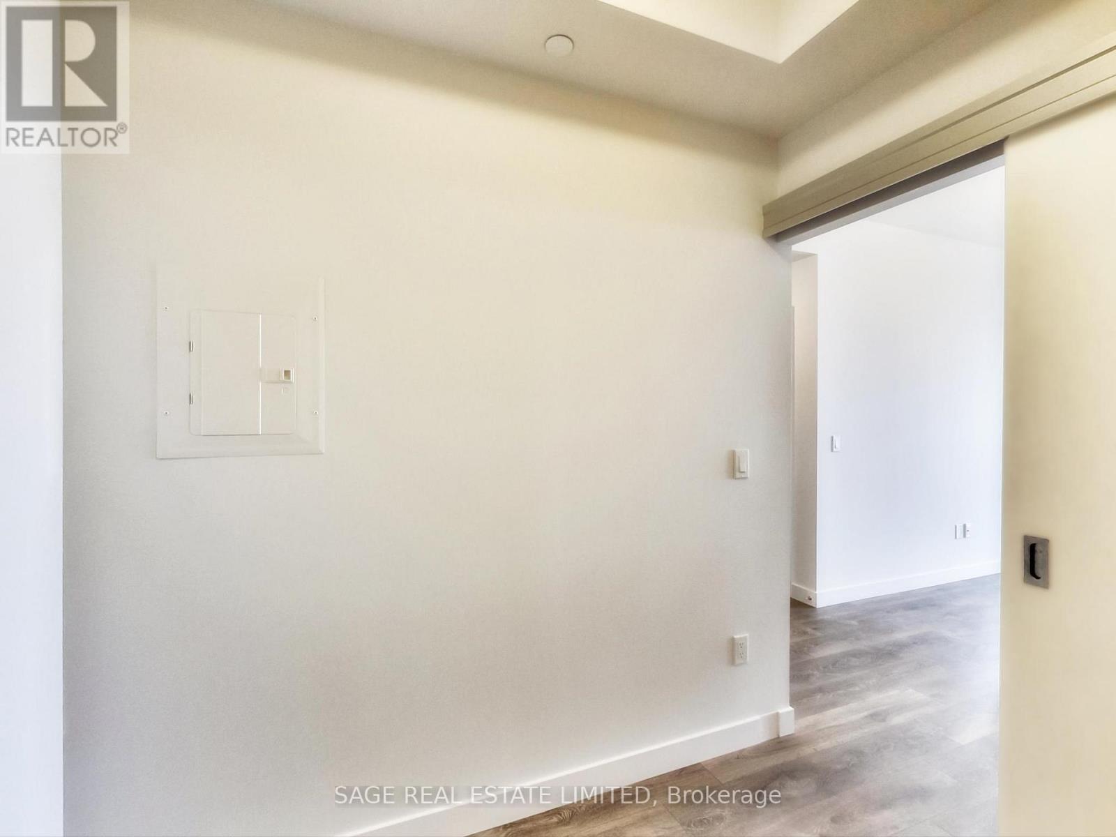 5012 - 8 Eglinton Avenue E Property Photo 5