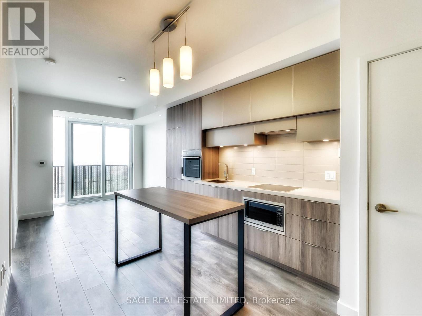 5012 - 8 Eglinton Avenue E Property Photo 7