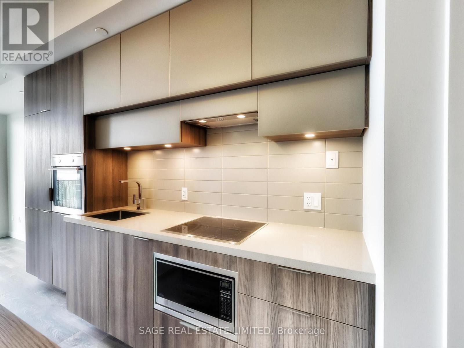 5012 - 8 Eglinton Avenue E Property Photo 8