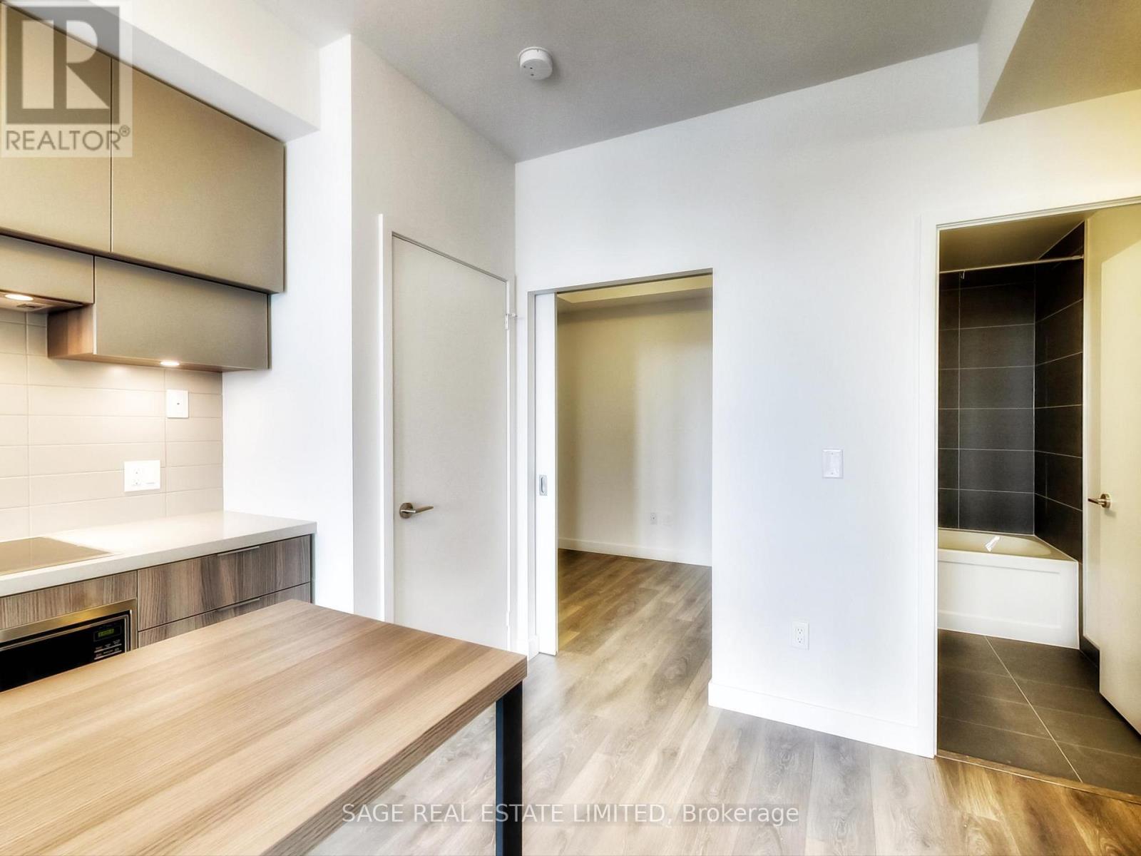 5012 - 8 Eglinton Avenue E Property Photo 11