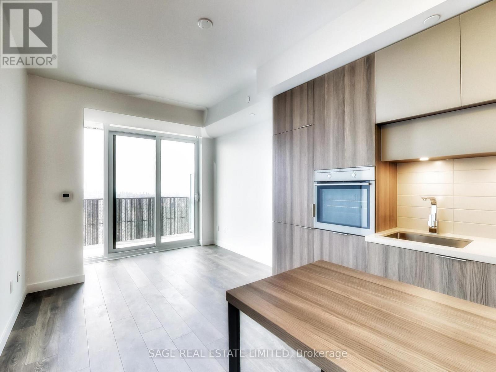 5012 - 8 Eglinton Avenue E Property Photo 12