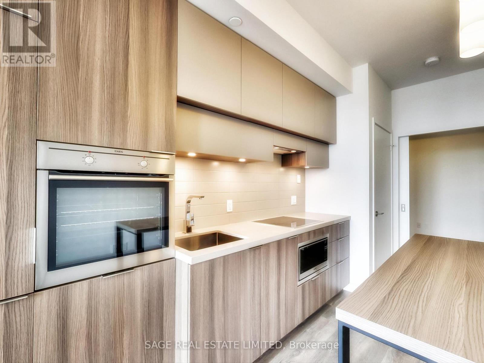 5012 - 8 Eglinton Avenue E Property Photo 13