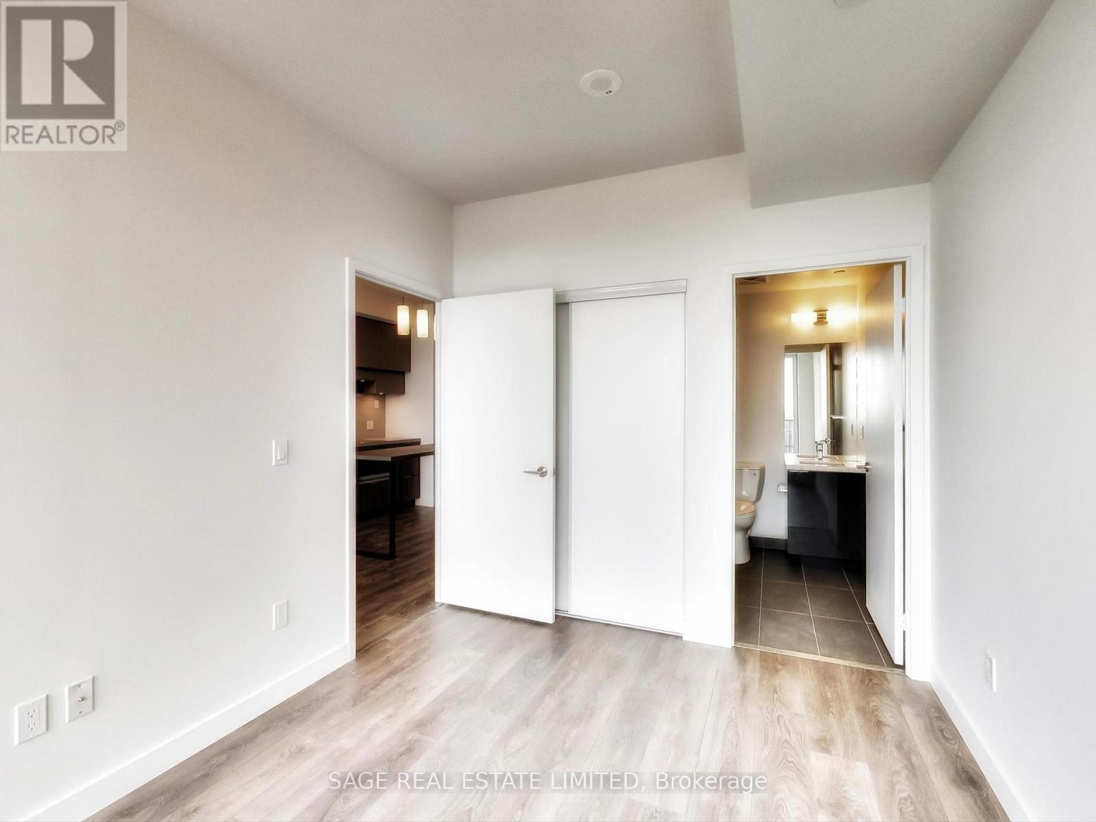 5012 - 8 Eglinton Avenue E Property Photo 25