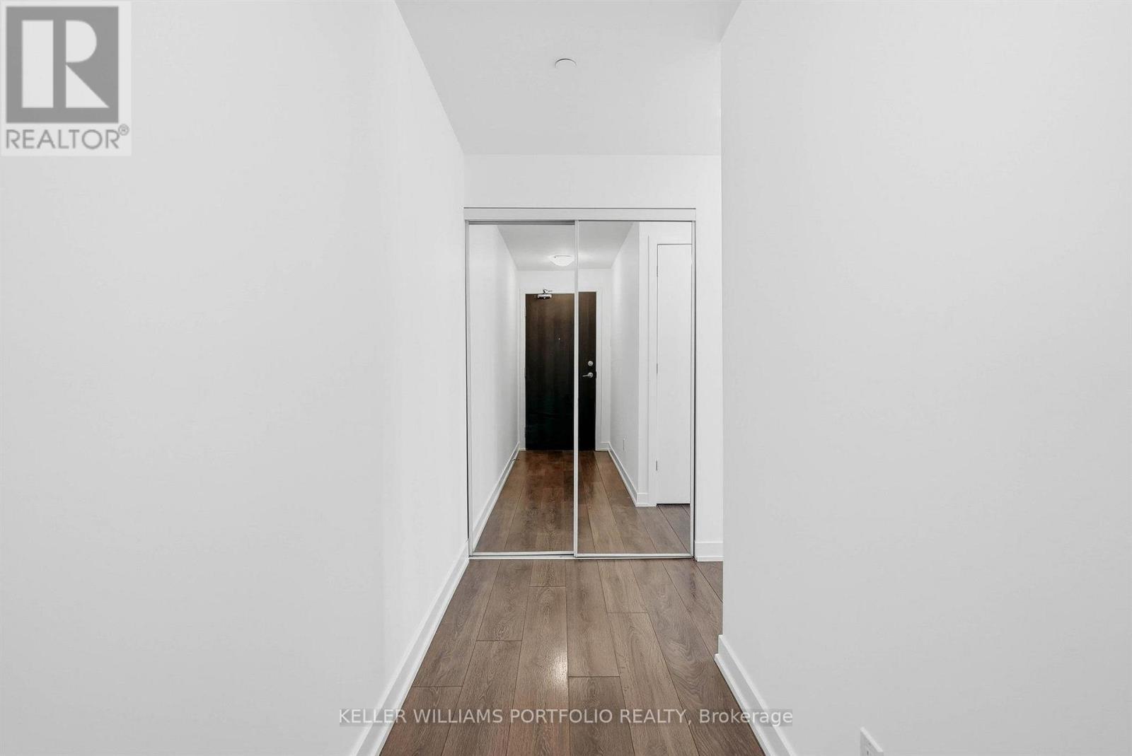 1009 - 50 Bruyeres Mews Property Photo 3