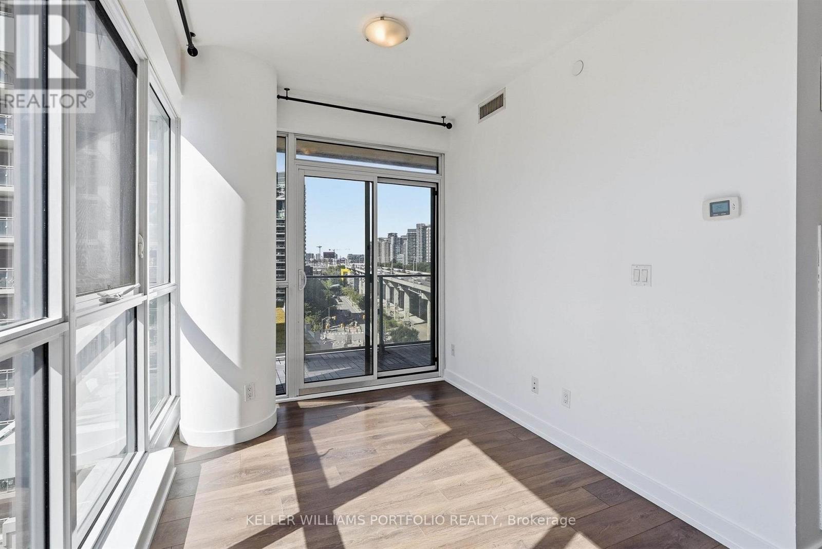 1009 - 50 Bruyeres Mews Property Photo 11