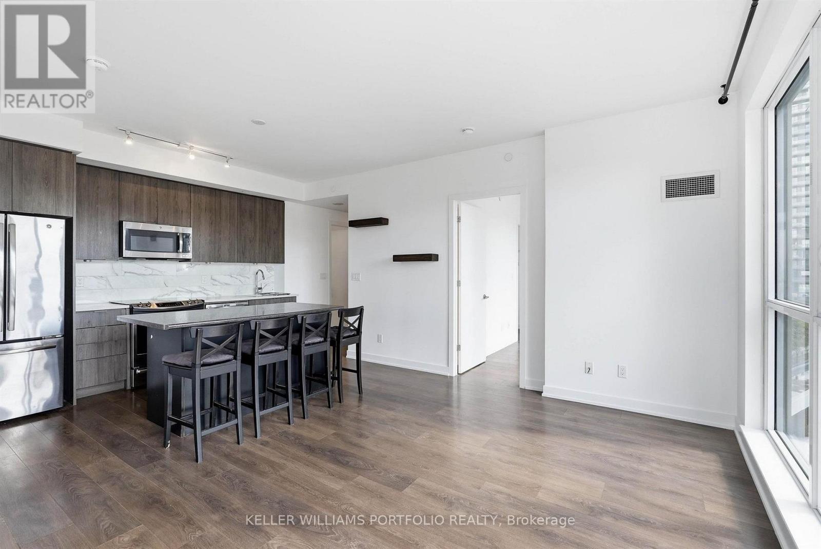 1009 - 50 Bruyeres Mews Property Photo 13