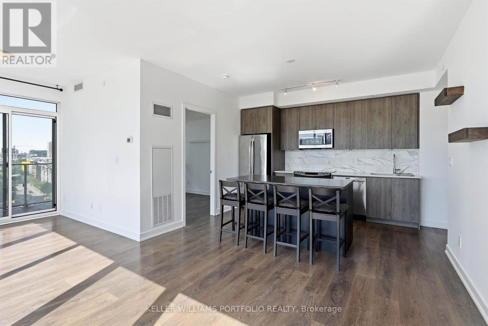 1009 - 50 Bruyeres Mews Property Photo 15