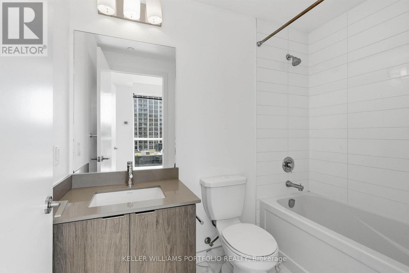 1009 - 50 Bruyeres Mews Property Photo 25