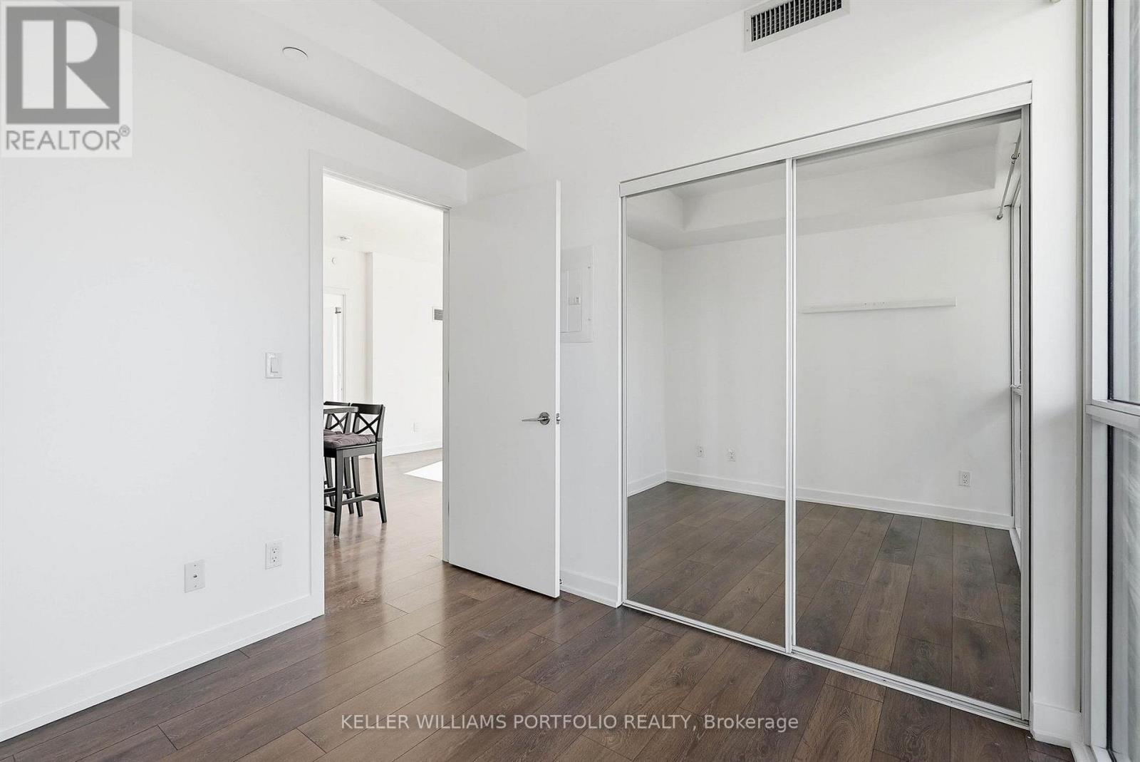 1009 - 50 Bruyeres Mews Property Photo 28