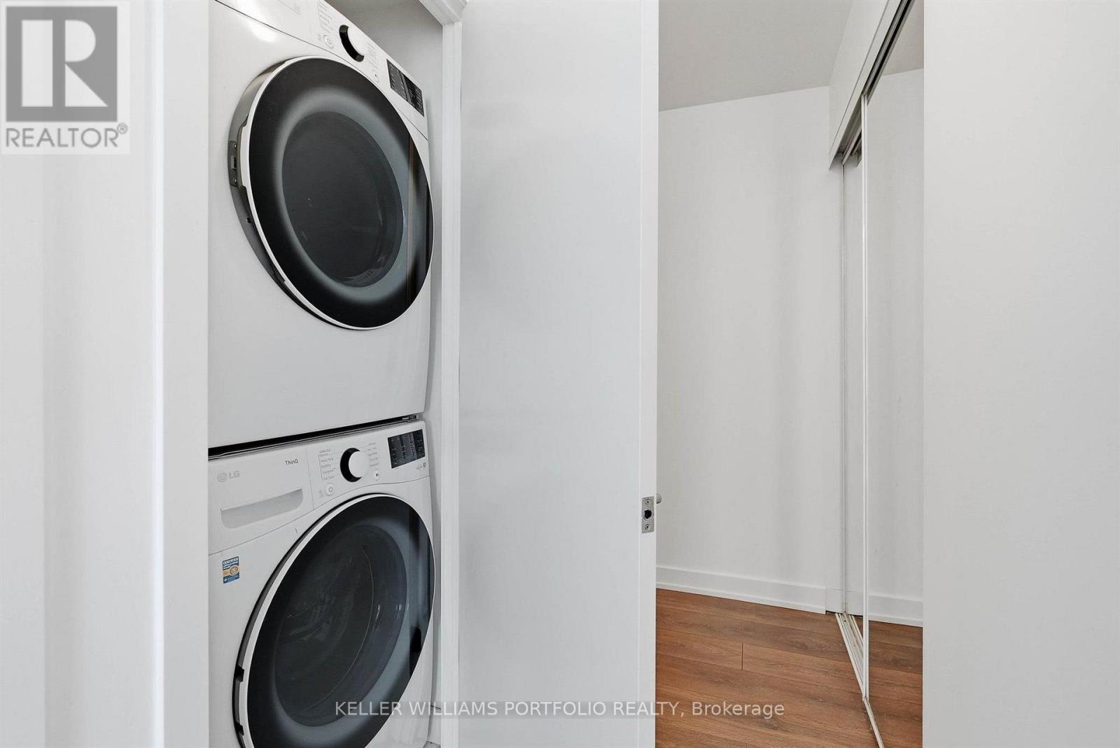1009 - 50 Bruyeres Mews Property Photo 32