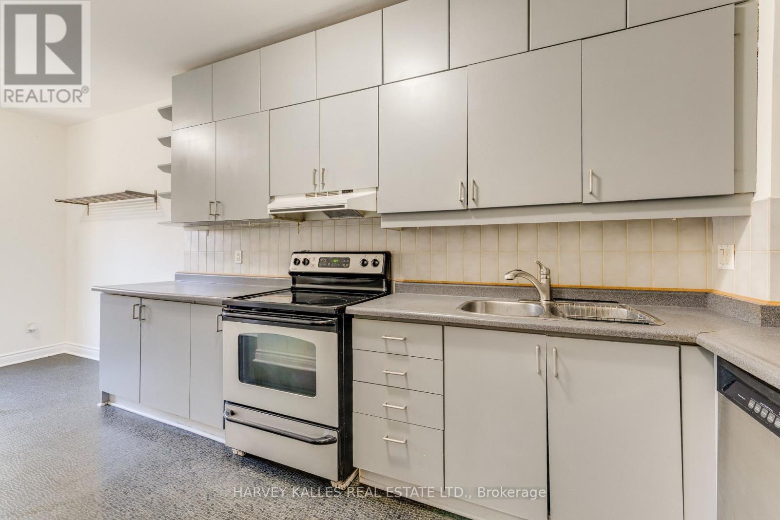 16 St. James Court Property Photo 2