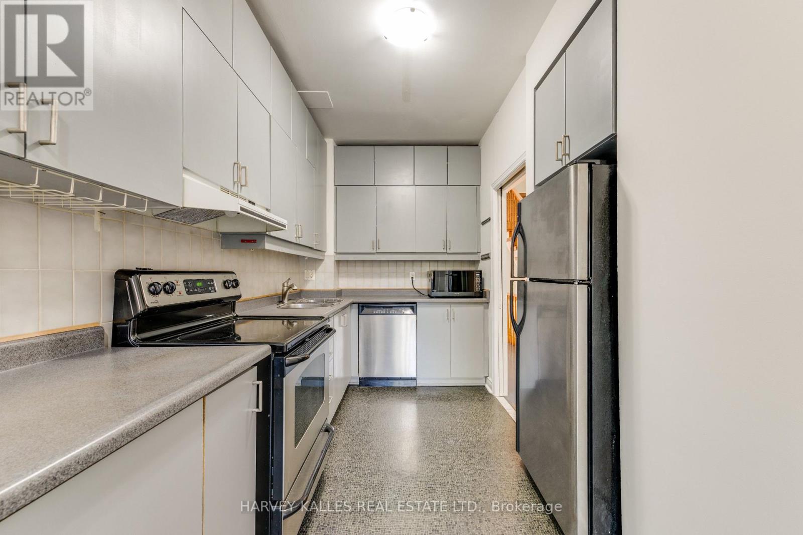 16 St. James Court Property Photo 4