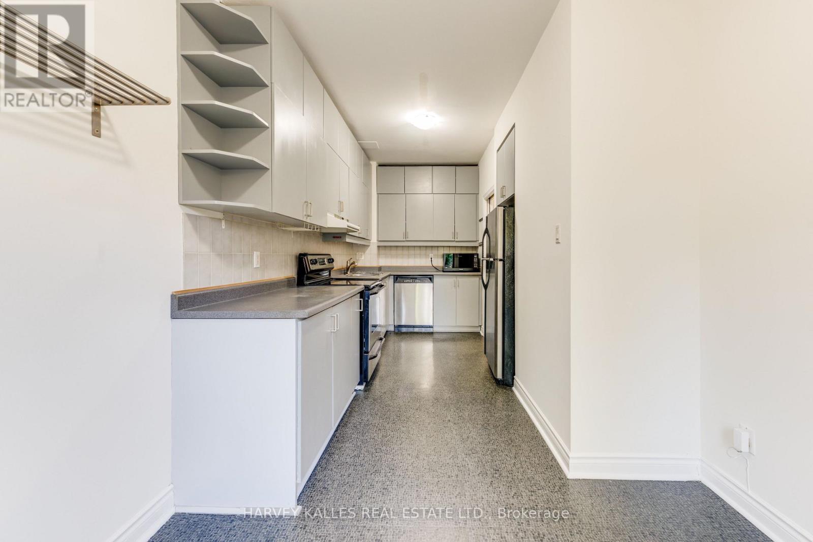 16 St. James Court Property Photo 6