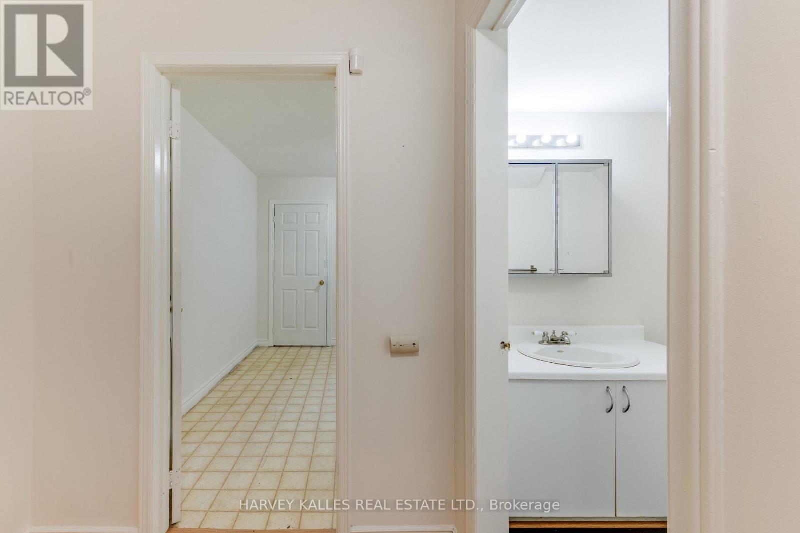 16 St. James Court Property Photo 25