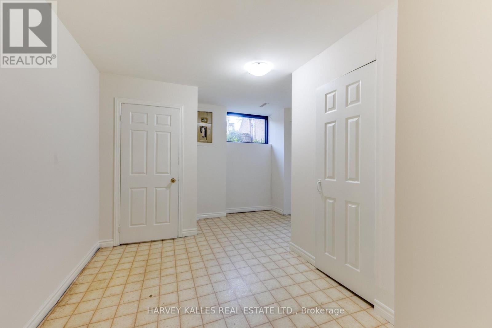 16 St. James Court Property Photo 26