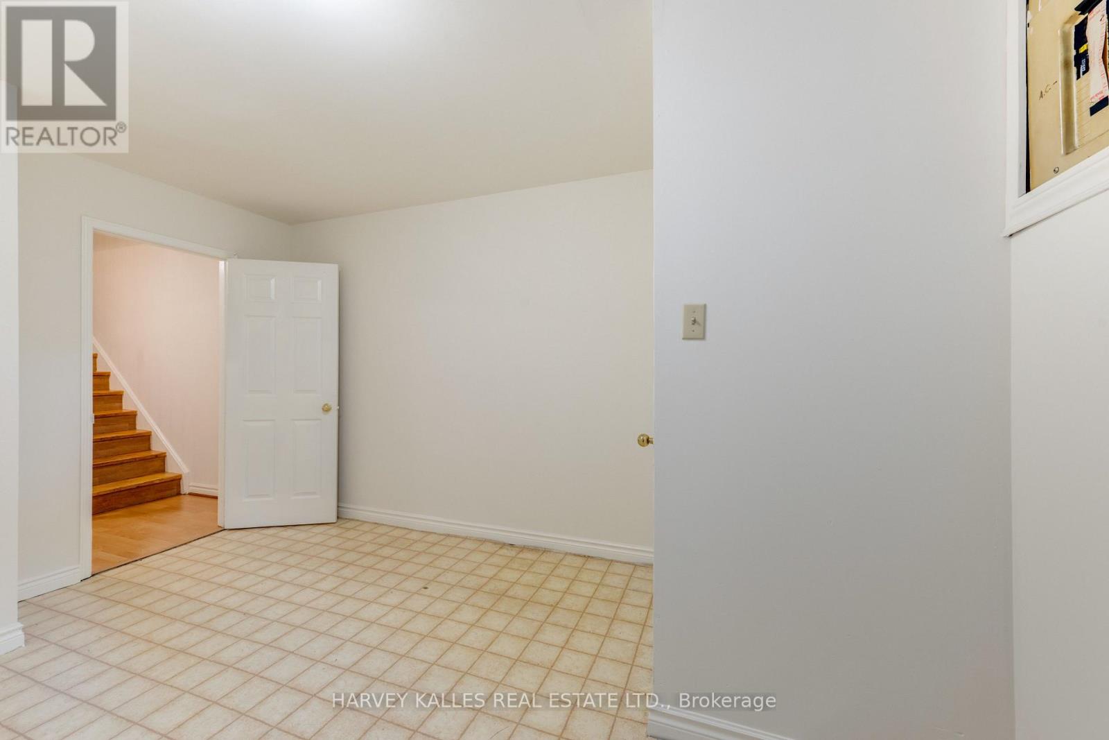 16 St. James Court Property Photo 27