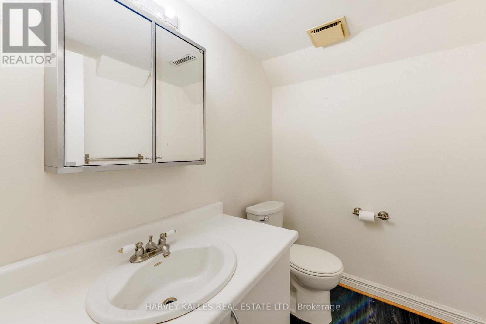 16 St. James Court Property Photo 28