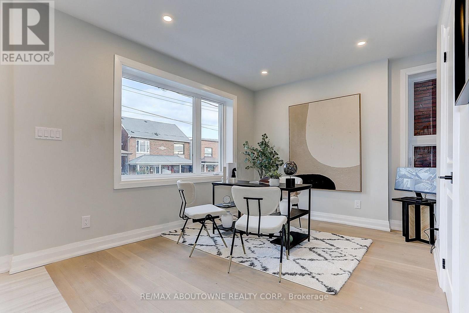 564 Dufferin Street Property Photo 5