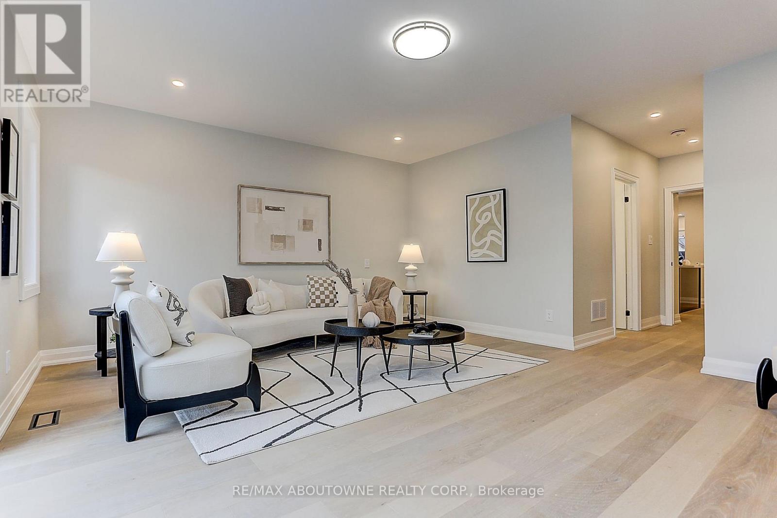 564 Dufferin Street Property Photo 20