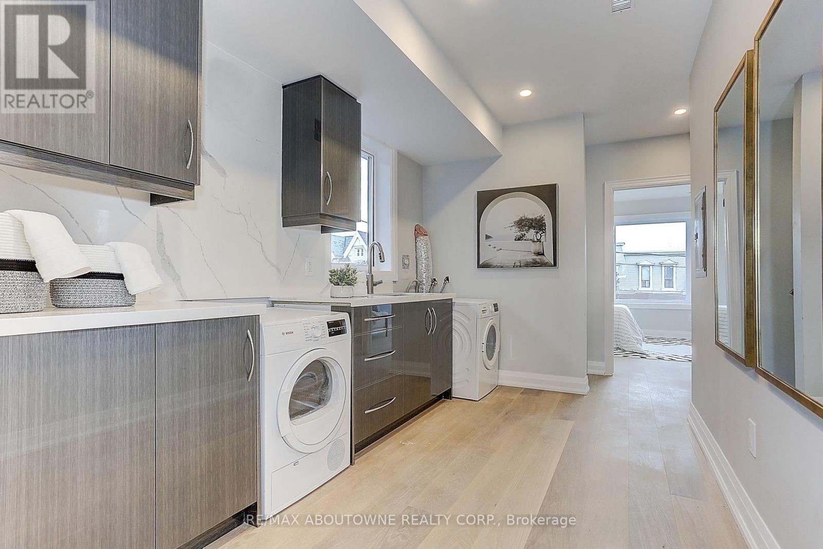 564 Dufferin Street Property Photo 24