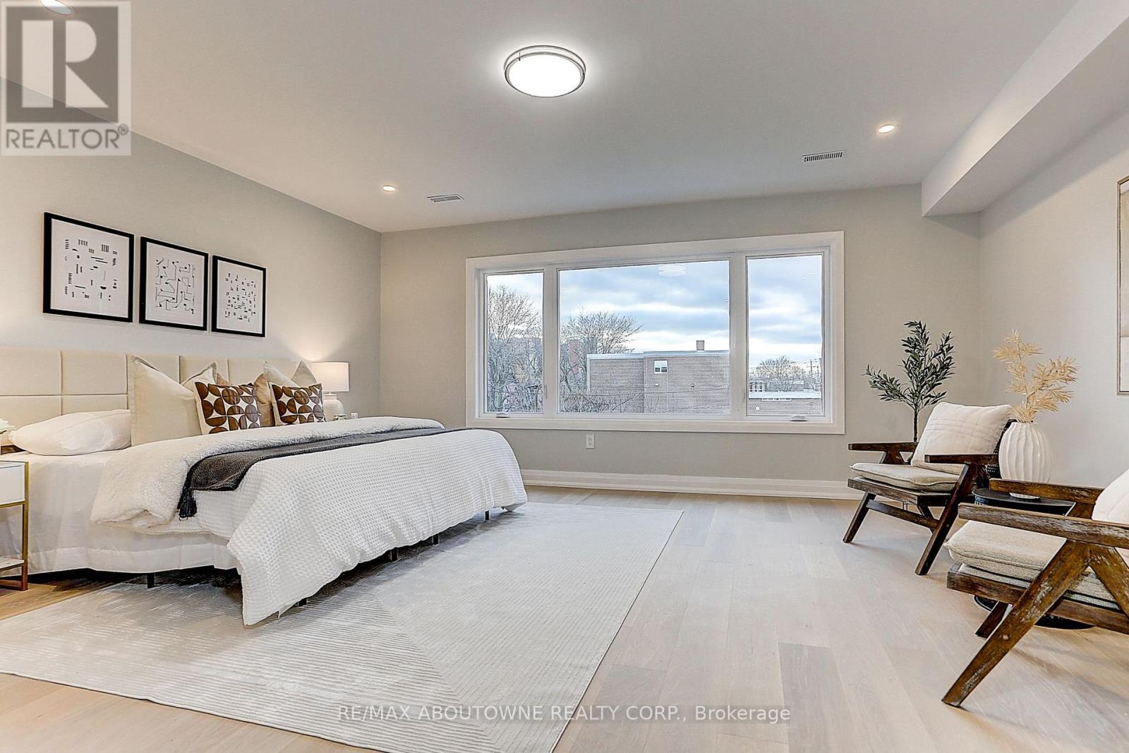 564 Dufferin Street Property Photo 25