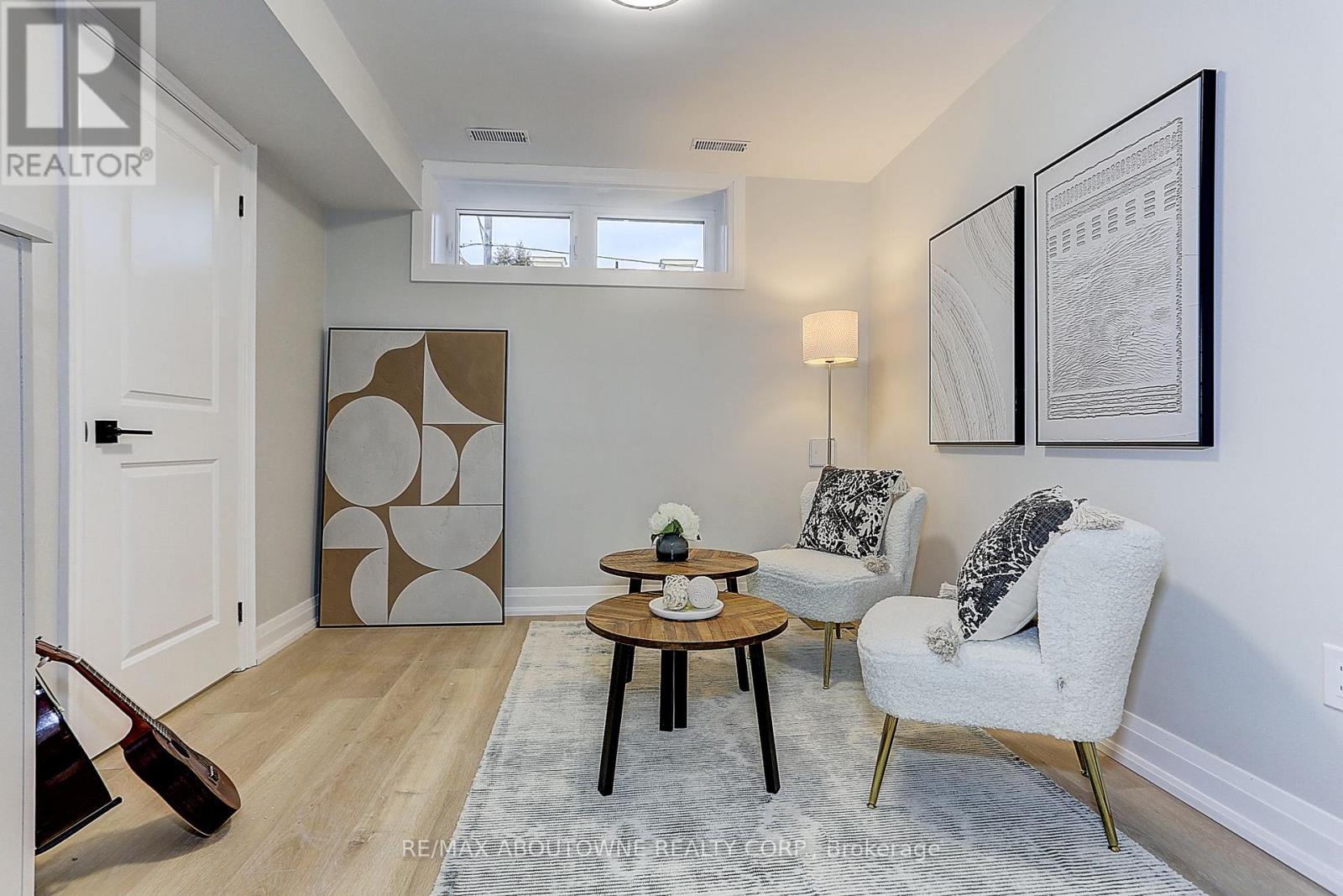 564 Dufferin Street Property Photo 46