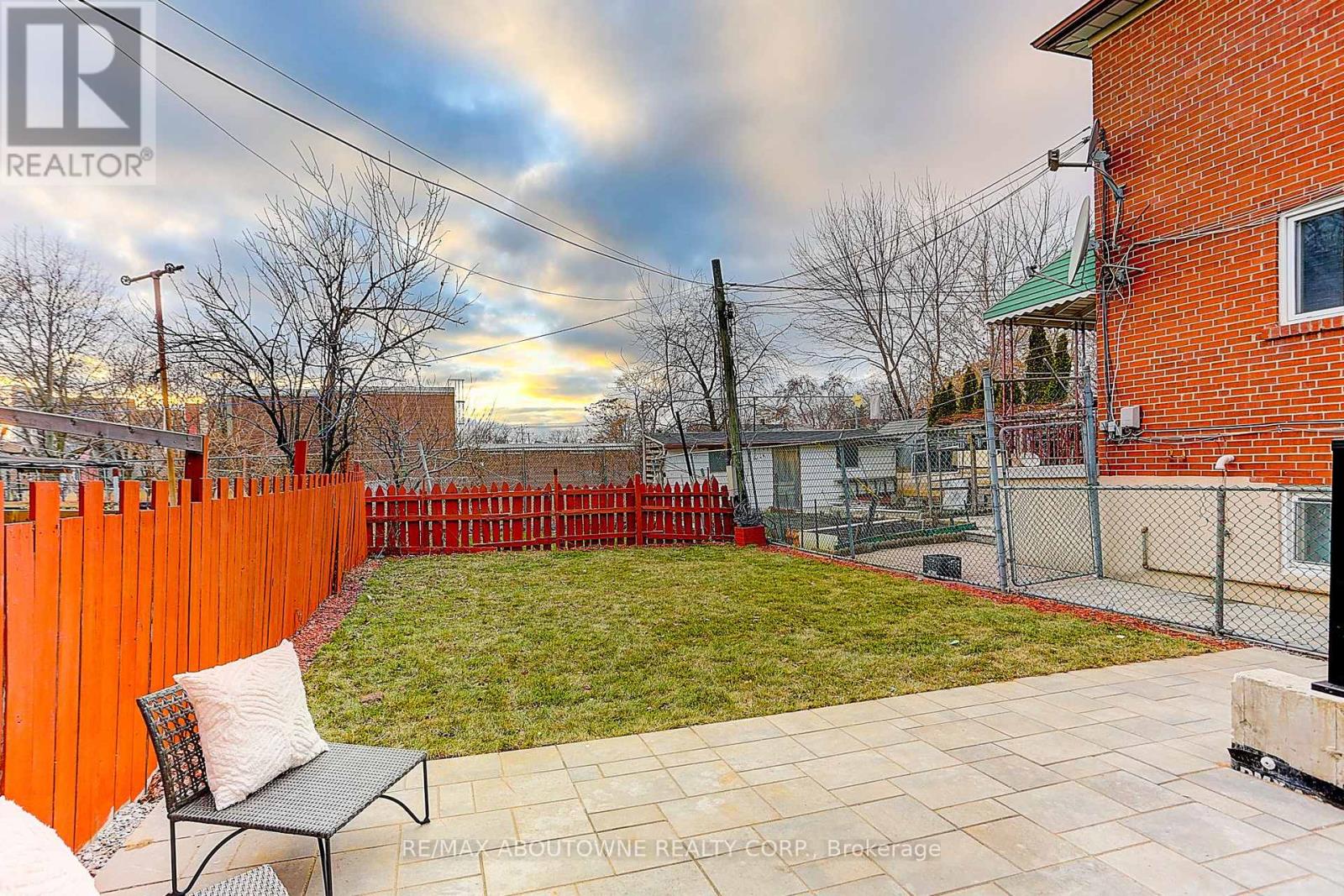 564 Dufferin Street Property Photo 48