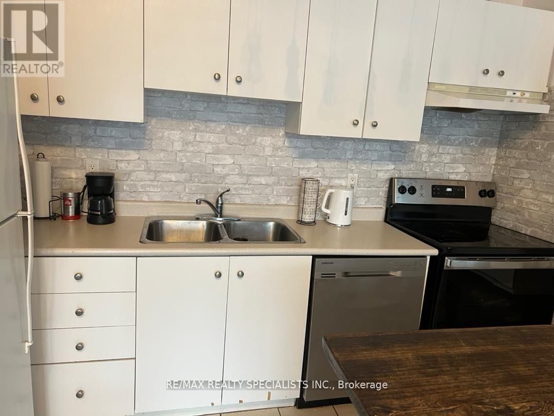 519 - 700 King Street W Property Photo 3