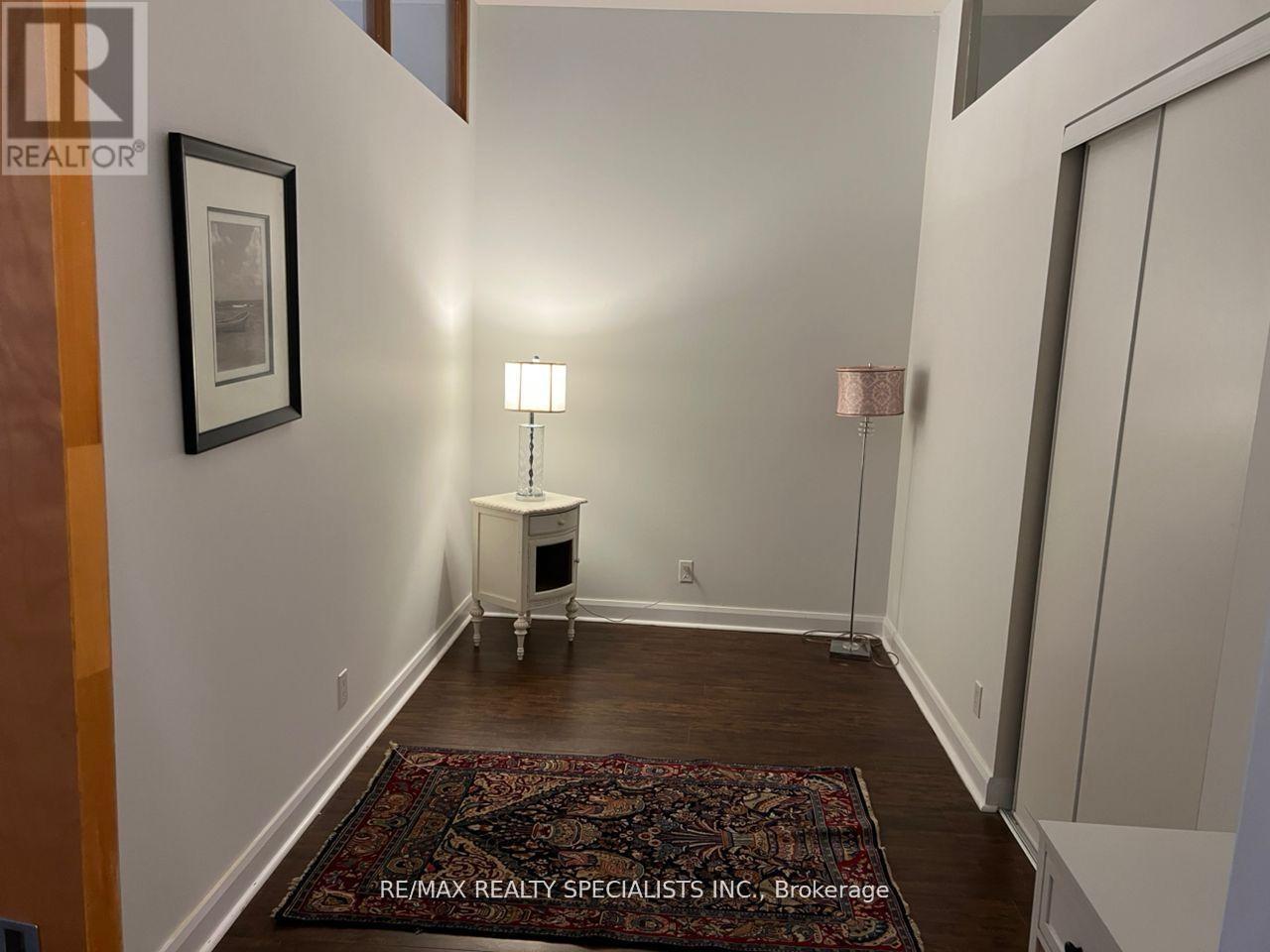 519 - 700 King Street W Property Photo 12