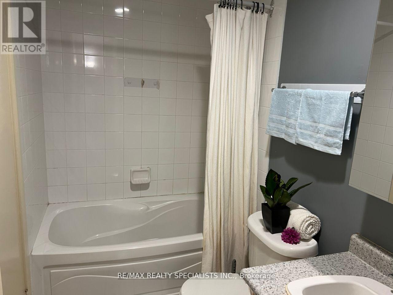 519 - 700 King Street W Property Photo 16