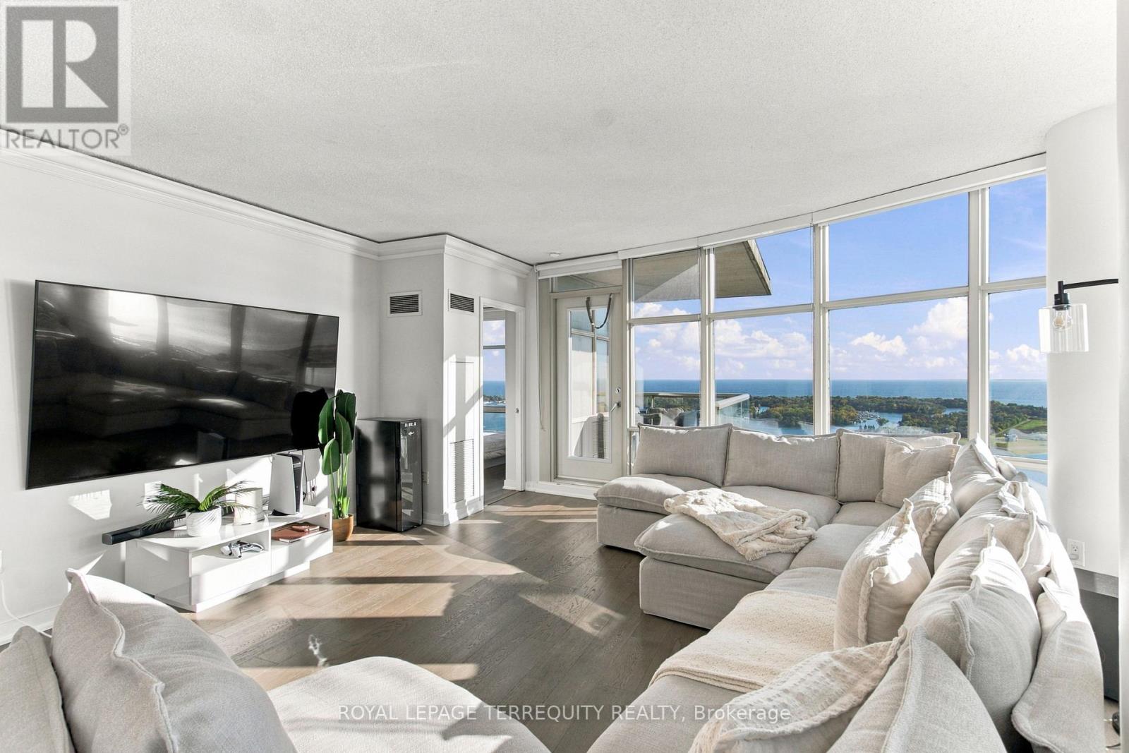 4512 - 35 Mariner Terrace Property Photo 6