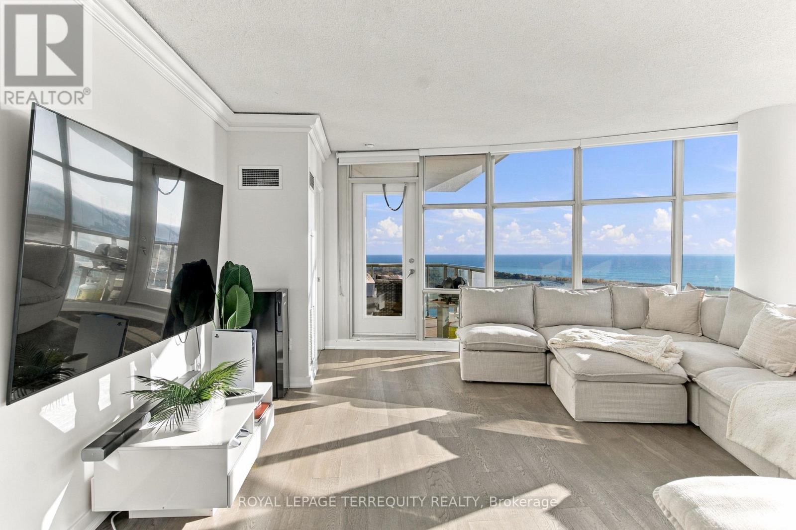 4512 - 35 Mariner Terrace Property Photo 8