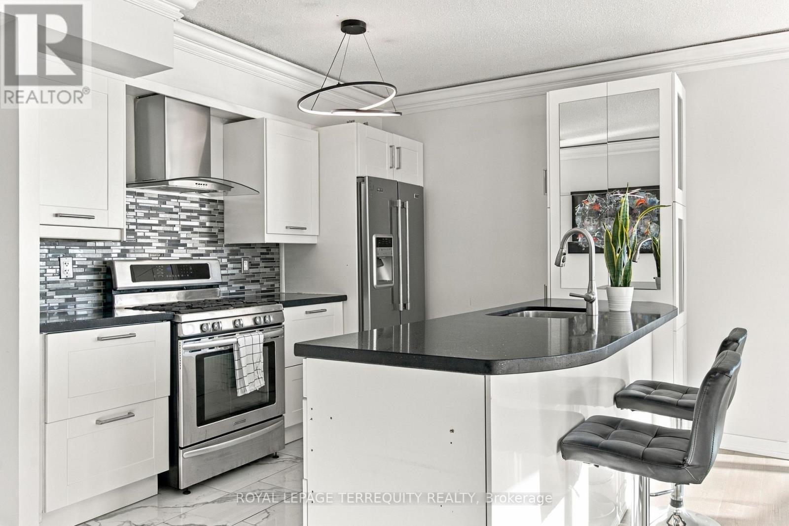 4512 - 35 Mariner Terrace Property Photo 14
