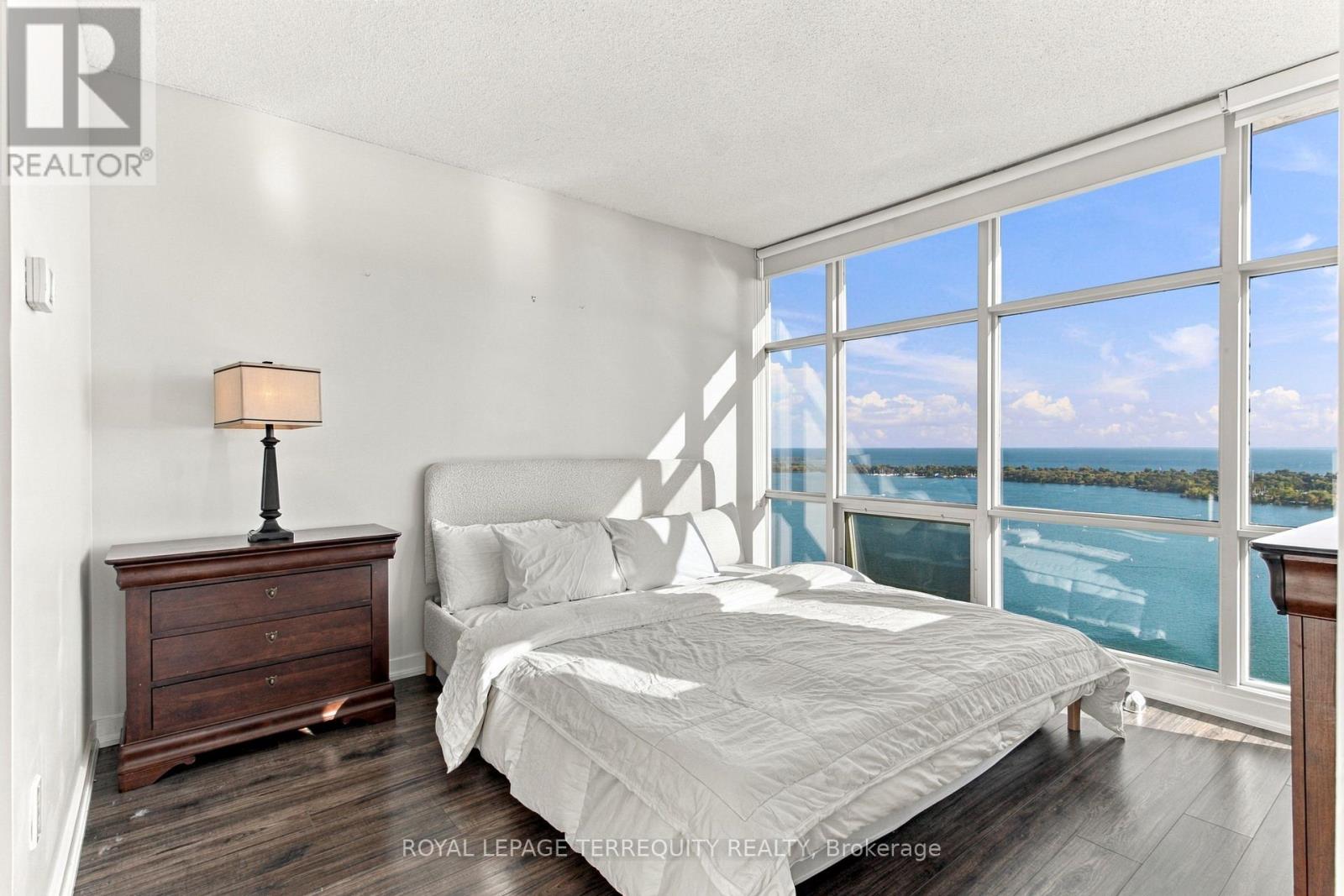 4512 - 35 Mariner Terrace Property Photo 18