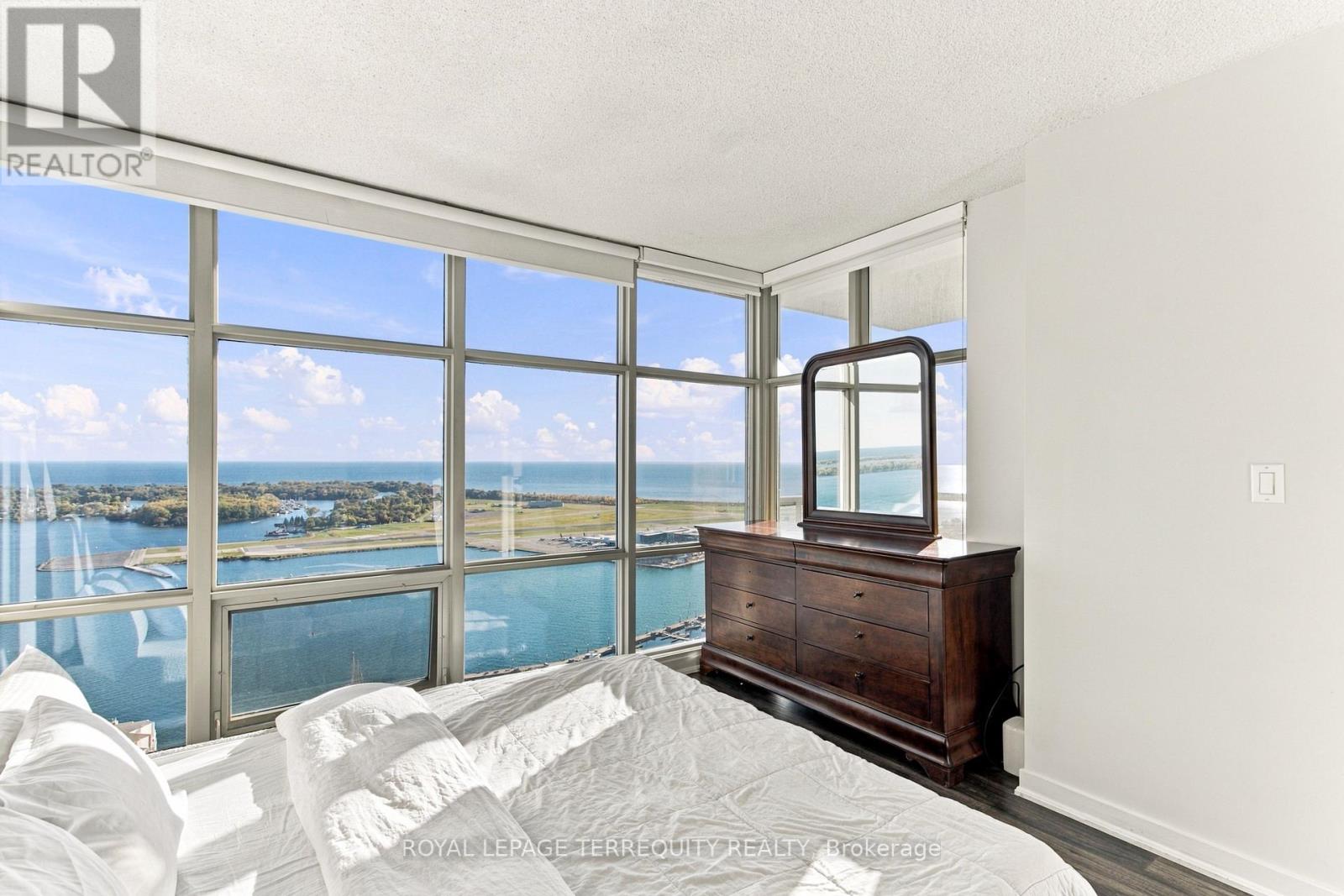 4512 - 35 Mariner Terrace Property Photo 19