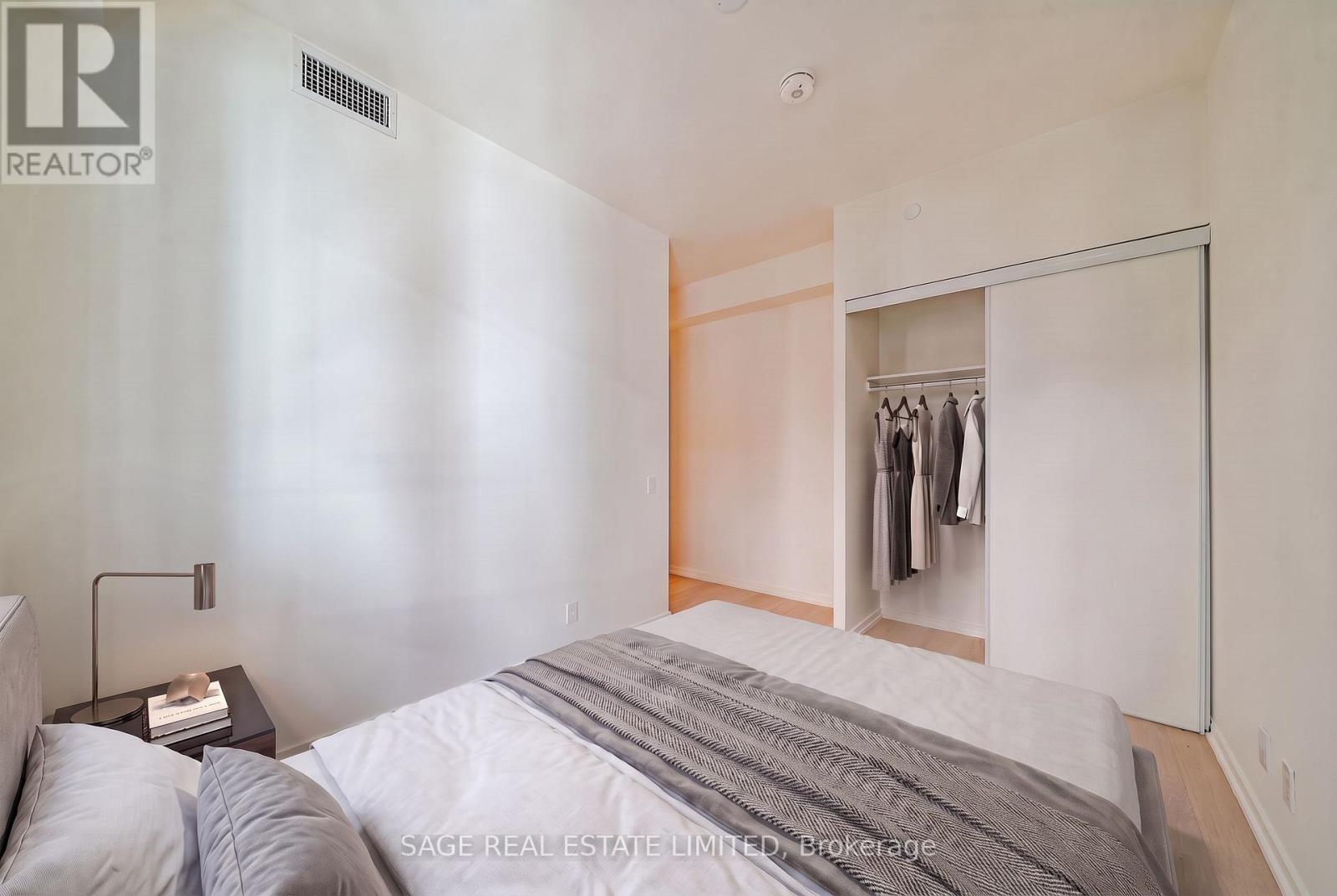 511 - 109 Erskine Avenue Property Photo 12