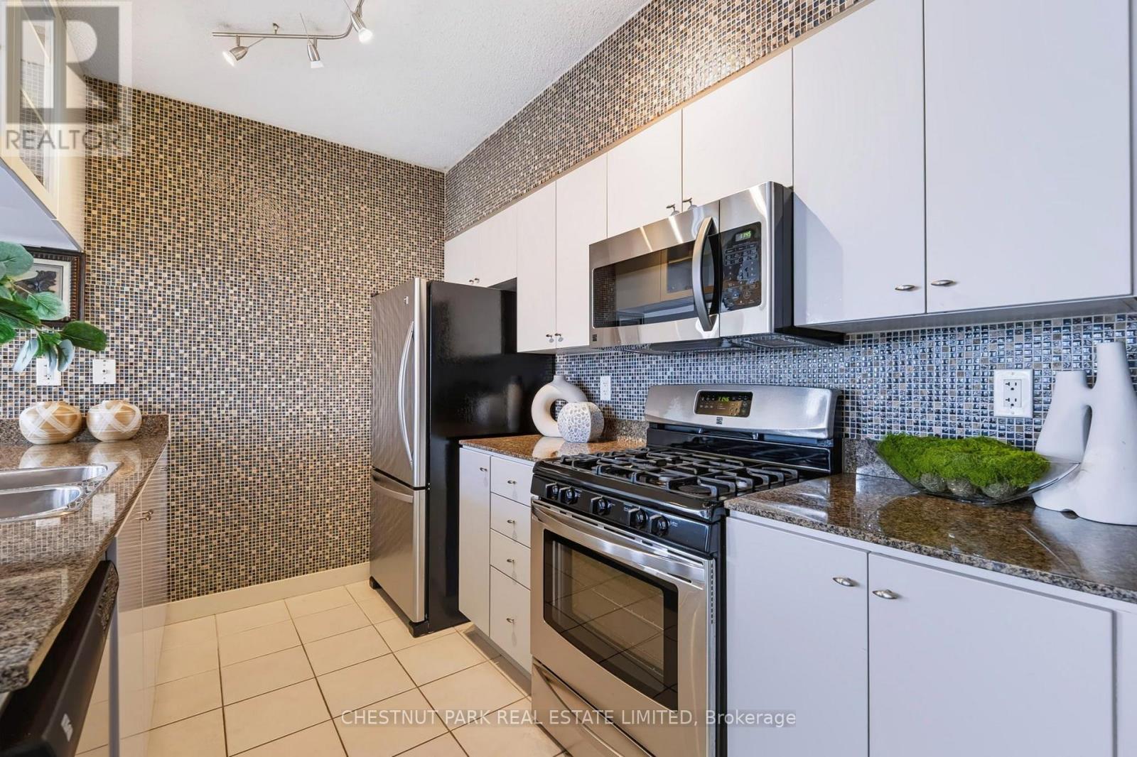 1209 - 35 Mariner Terrace Property Photo 10
