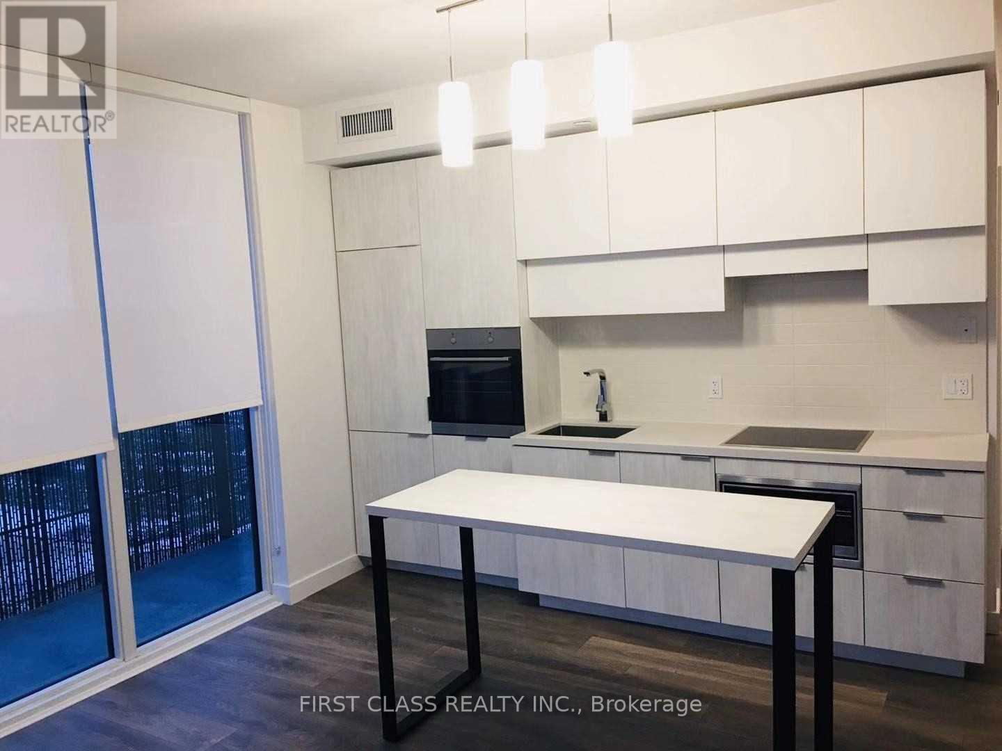 4302 - 8 Eglinton Avenue E Property Photo 6