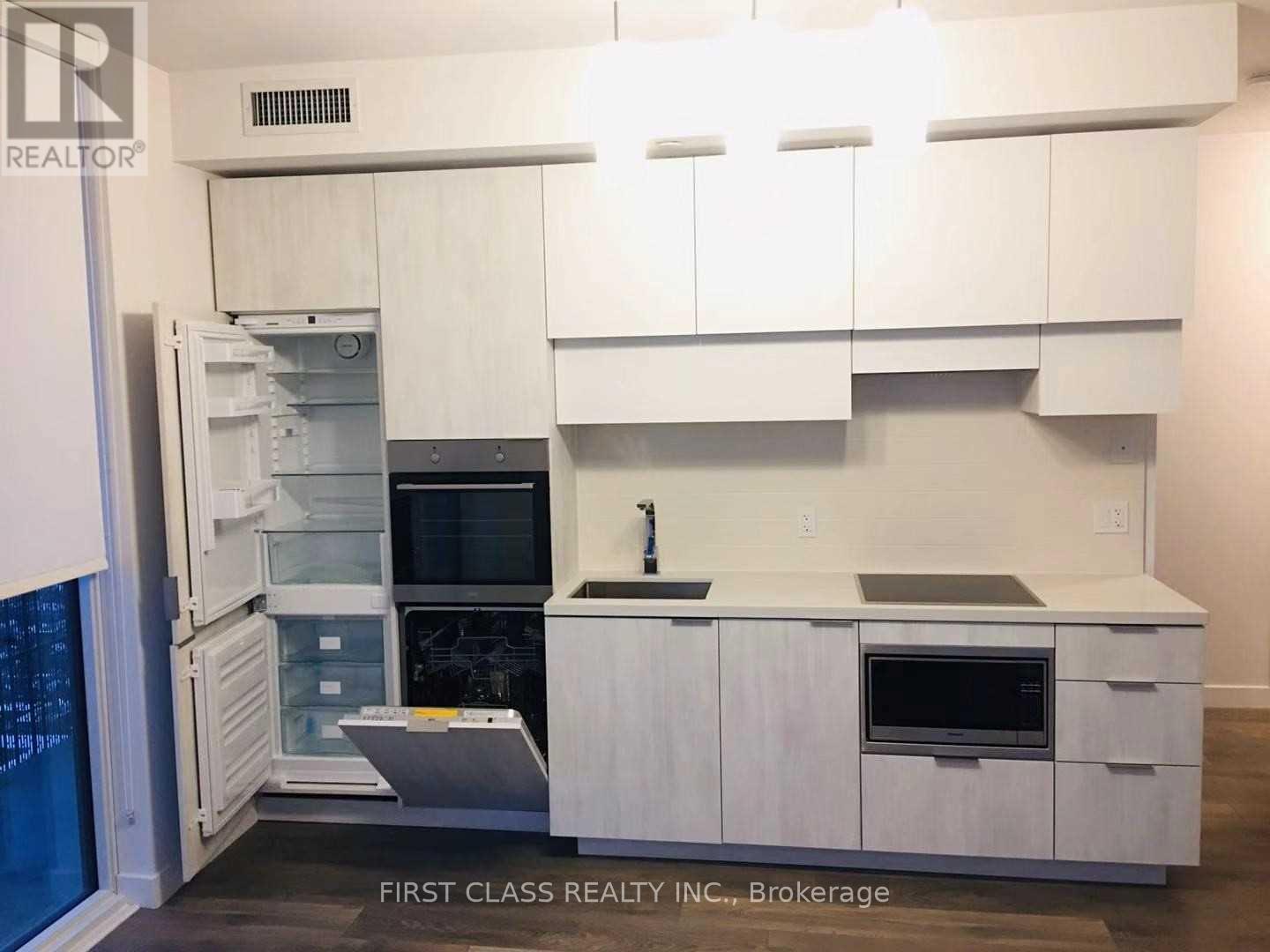 4302 - 8 Eglinton Avenue E Property Photo 7