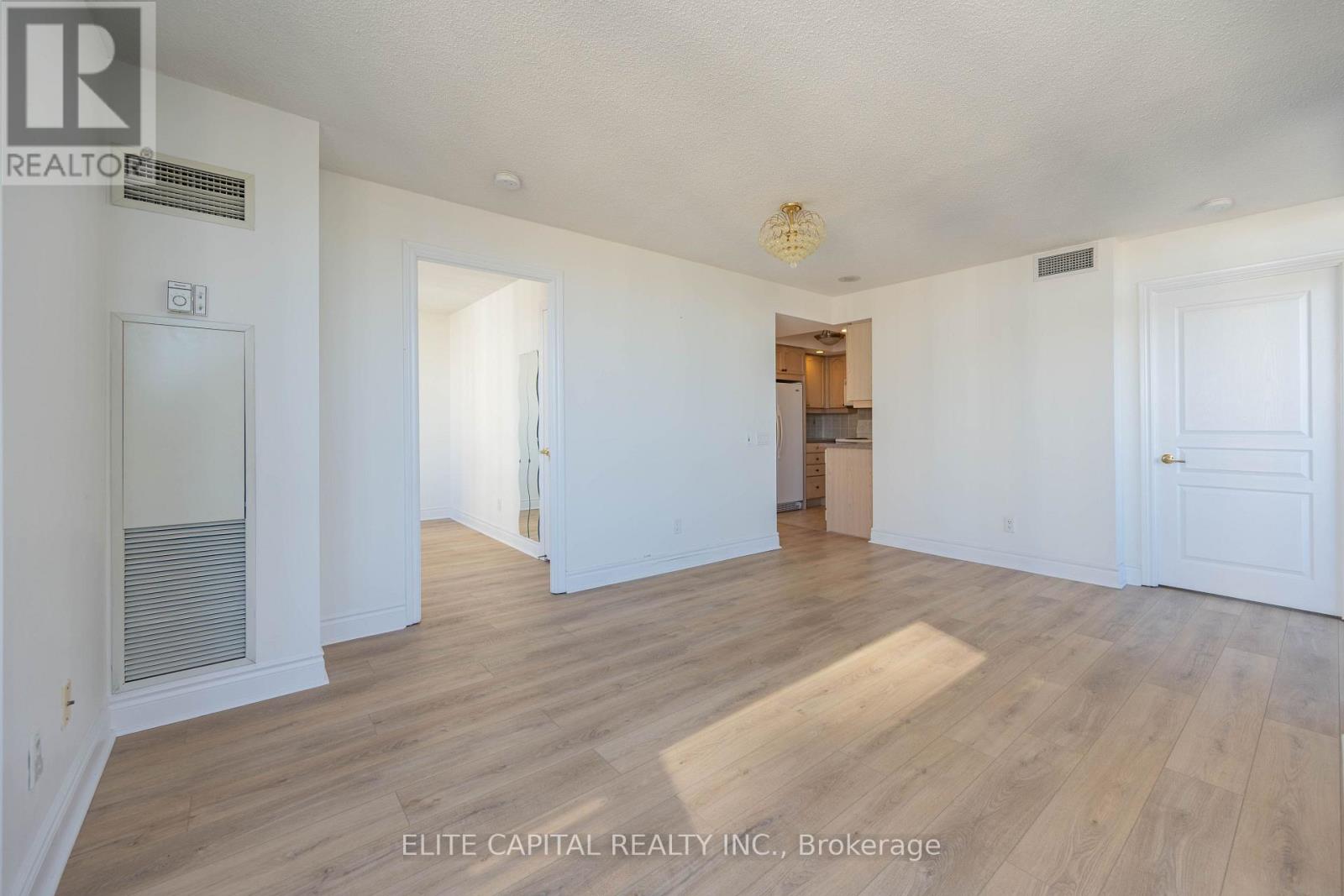 2018 - 15 Northtown Way Property Photo 5