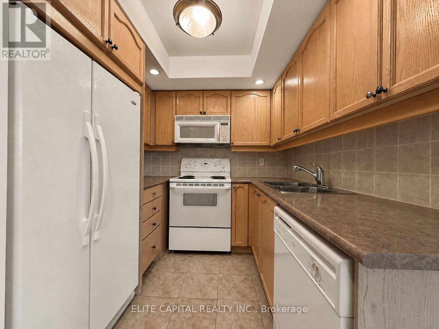 2018 - 15 Northtown Way Property Photo 7