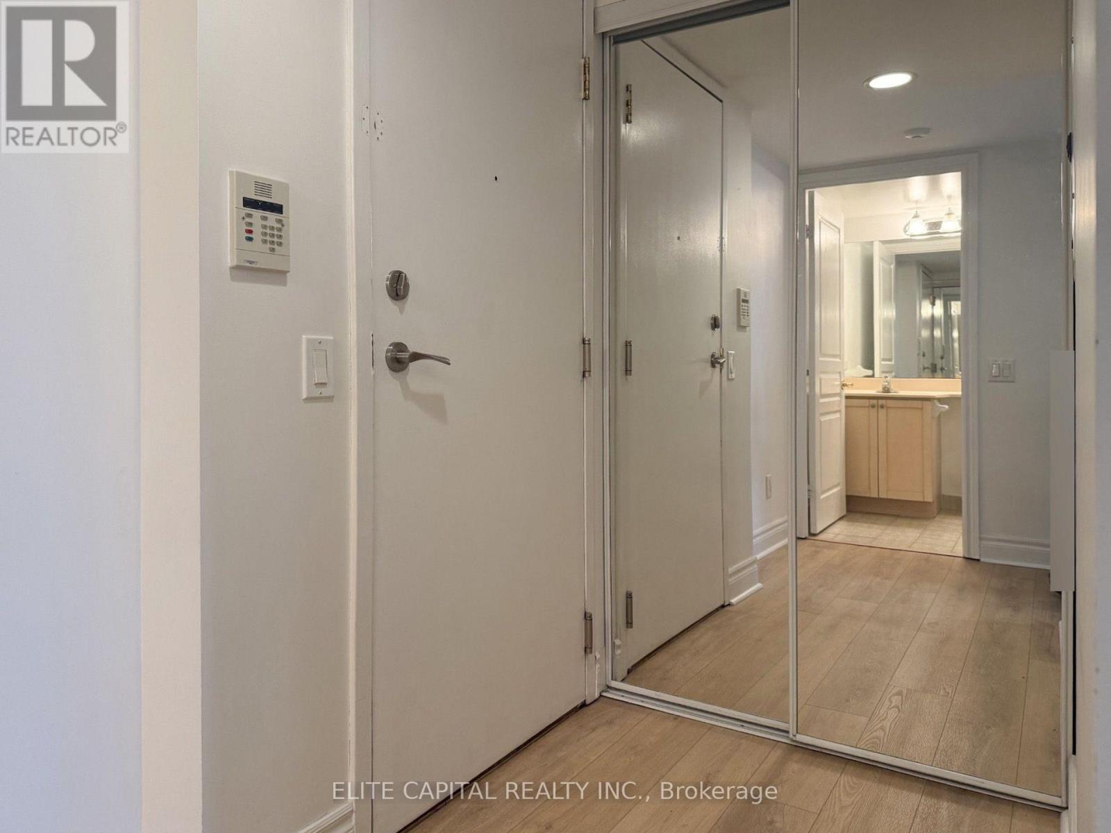 2018 - 15 Northtown Way Property Photo 12