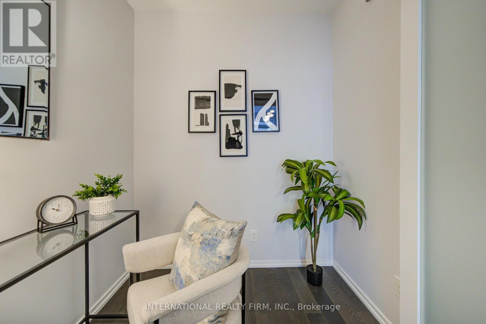C14105248 Property Photo 9