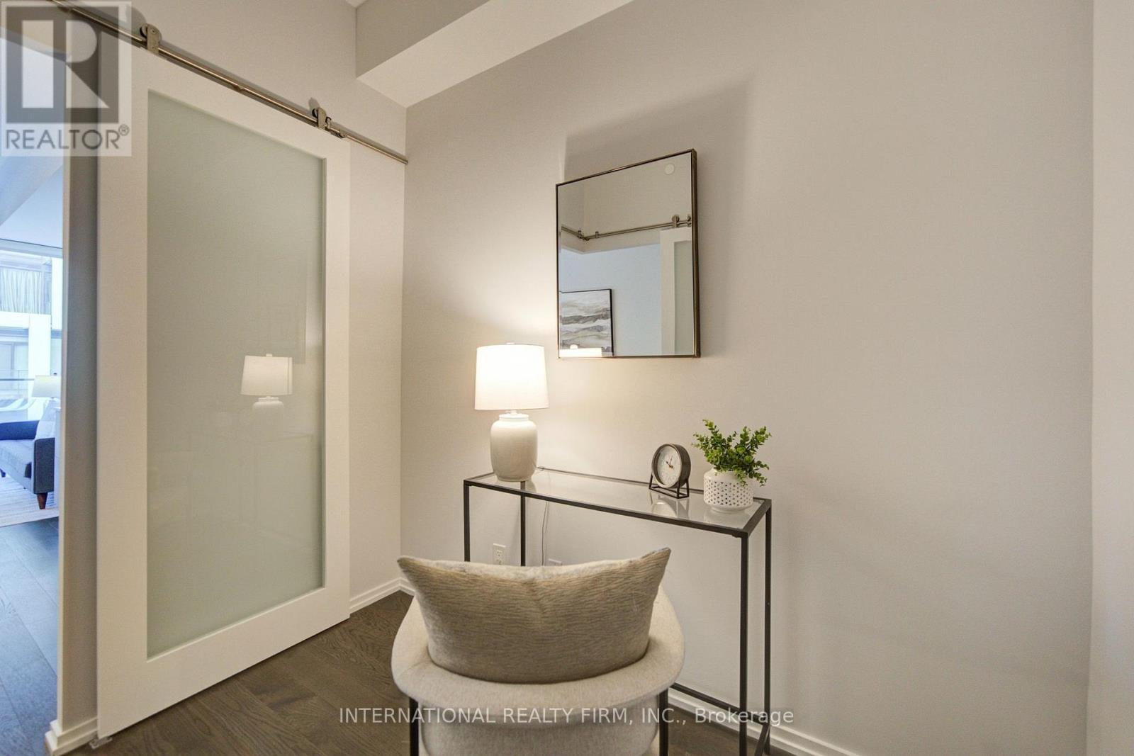 C14105248 Property Photo 10